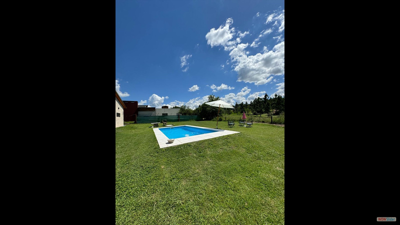 Espacio verde con pileta